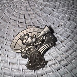 CAST MEMBER EXCLUSIVE Disney Hollywood Studios 25th Anniversary Pin